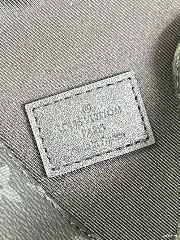 VUITTON SLINGBAG SAUMUR LOUIS 0630